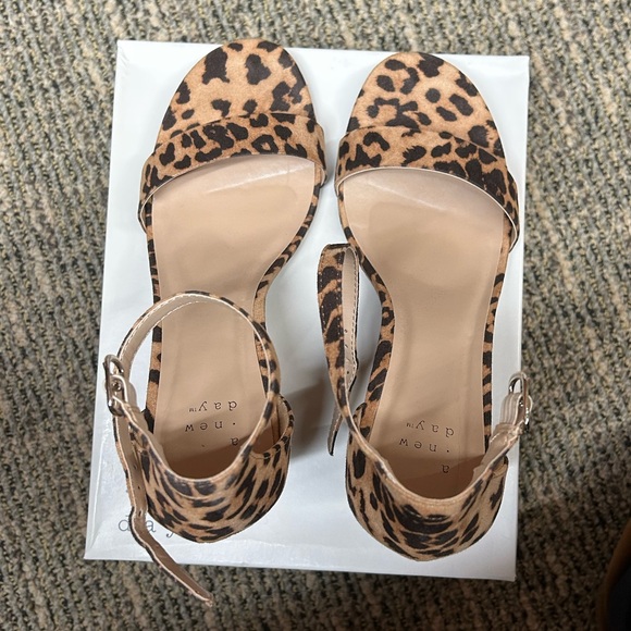 Leopard Chunky Heels - Picture 2 of 7